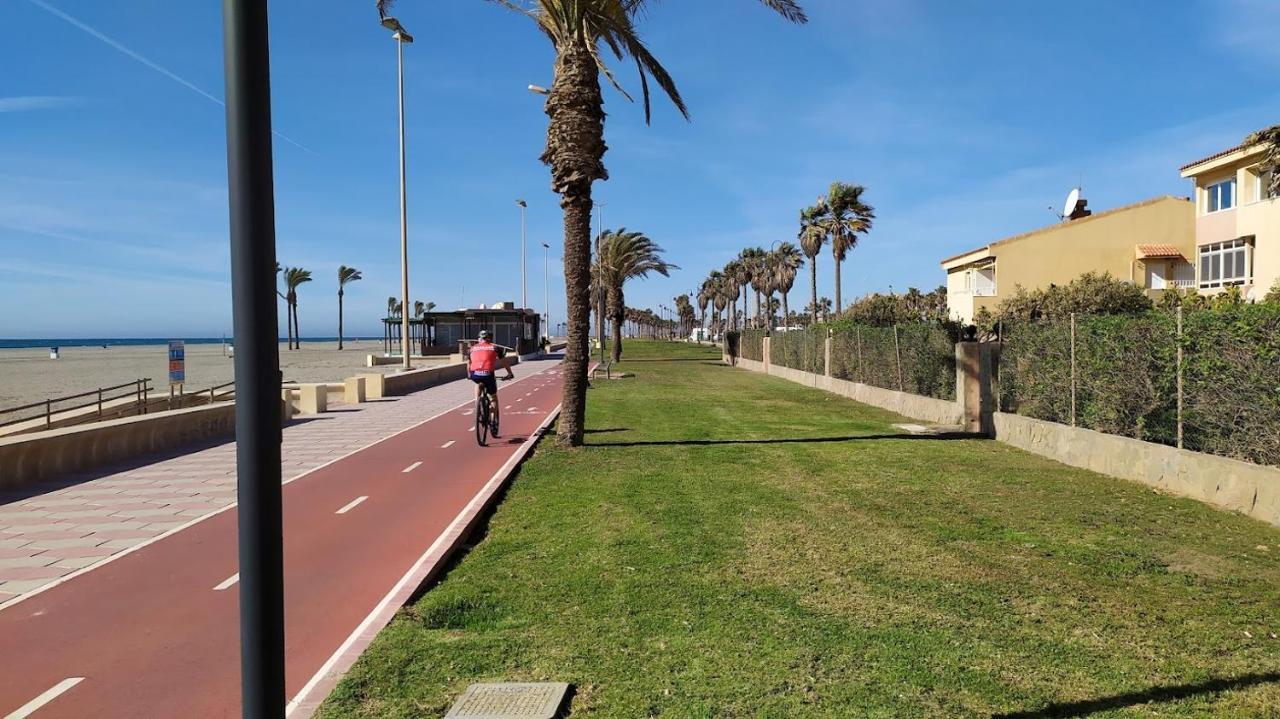 Atractivo Apartamento En La Playa Con Parking Roquetas de Mar Esterno foto