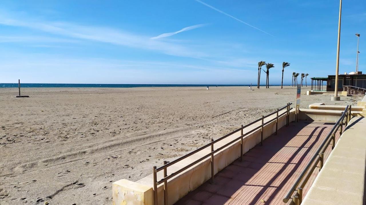 Atractivo Apartamento En La Playa Con Parking Roquetas de Mar Esterno foto