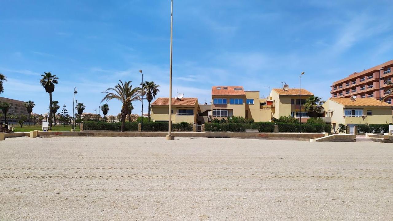 Atractivo Apartamento En La Playa Con Parking Roquetas de Mar Esterno foto